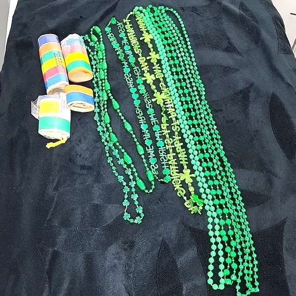 St Patrick's Party Pack Beads and streamers - Picture 2 of 8